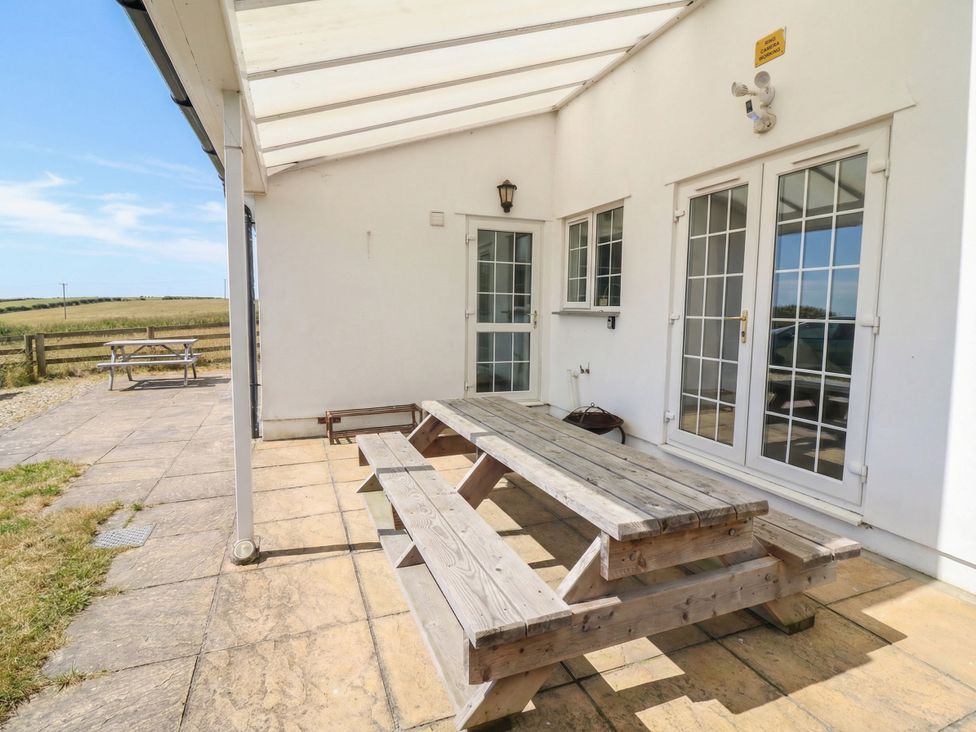 An outdoor seating area with a picnic table at Atlantic View near Bude