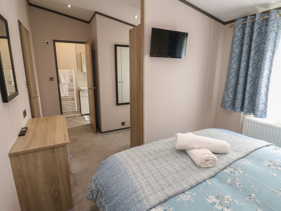 A bedroom with a bed and dresser at Lodge 52 Richmond