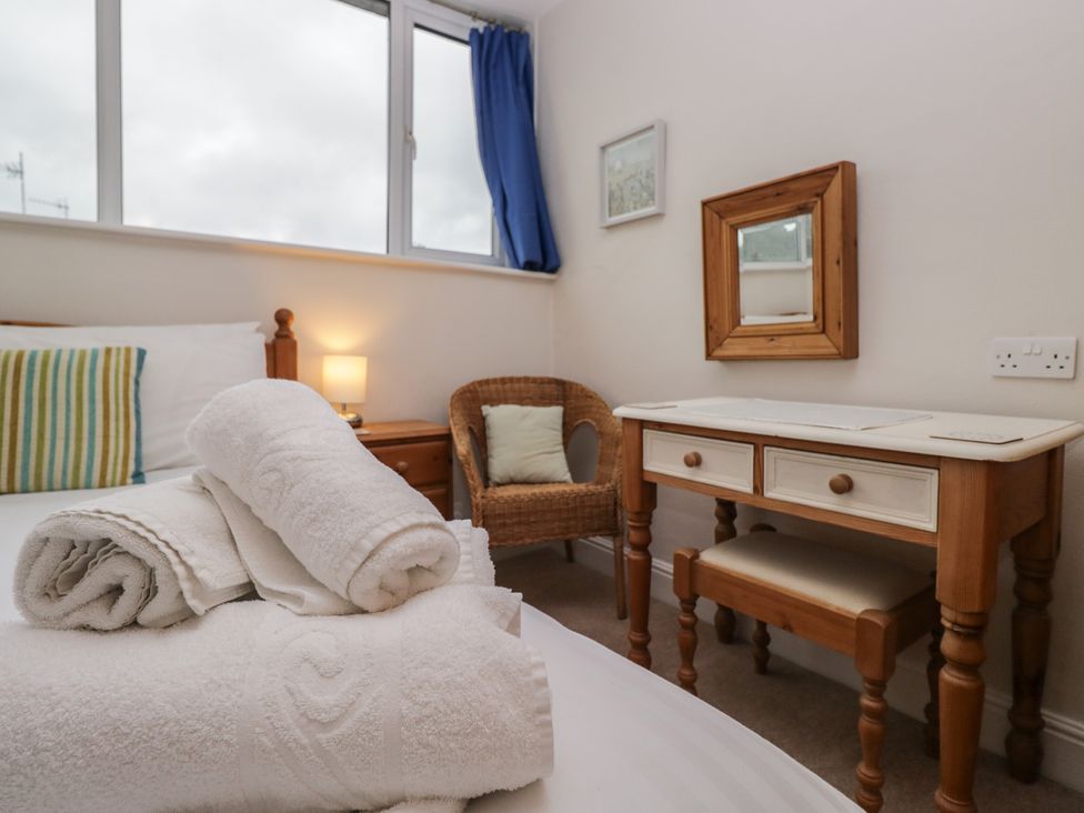 A bedroom with a bed and towels at Cloud Cottage in Ambleside