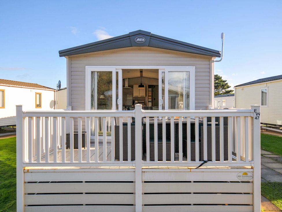 A mobile home with a deck at Eden Way 47 Par