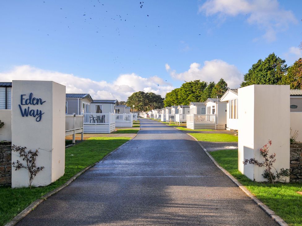 A pathway with cabins on either side at Eden Way 47 in Par