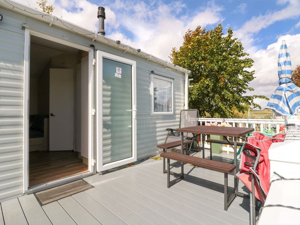 An outdoor space with a table and chairs at Singh and Leite Family Caravan, St. Osyth