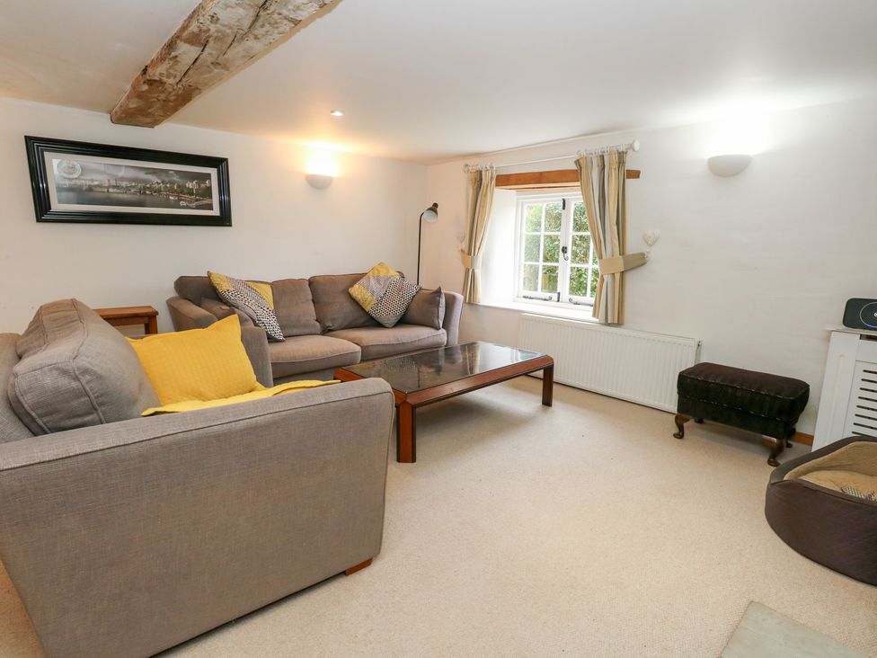 A living room with sofas and a coffee table at Bubbs Cottage