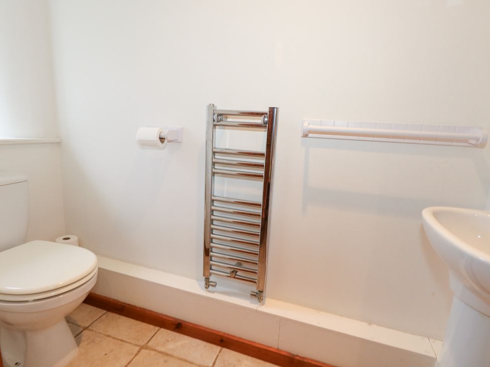 A bathroom with a toilet and sink at Bubbs Cottage