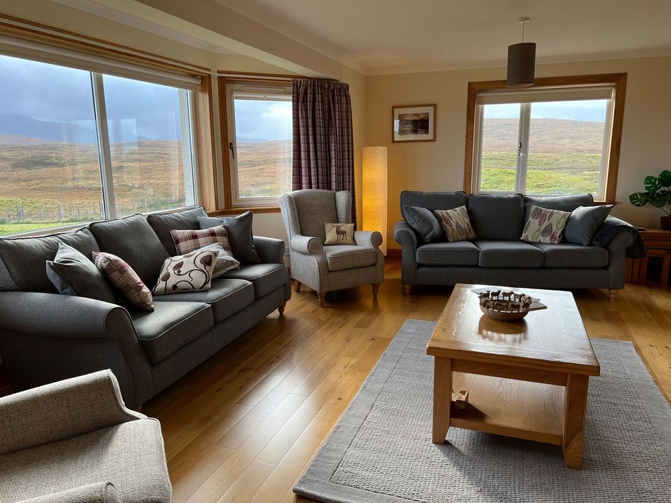 A living room with sofas and a coffee table at Airigh nam Fiadh in Creagorry