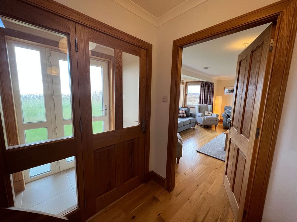 A hallway leading to a living room at Airigh nam Fiadh in Creagorry