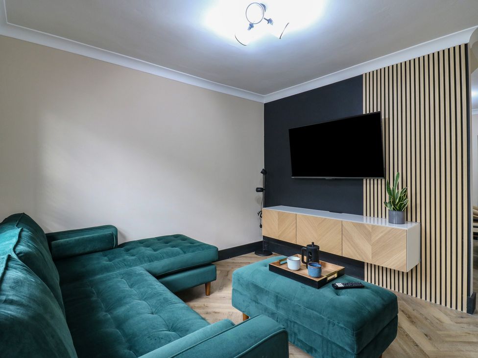 A living room with a sofa and a tv at Seibiant in Ramsgate