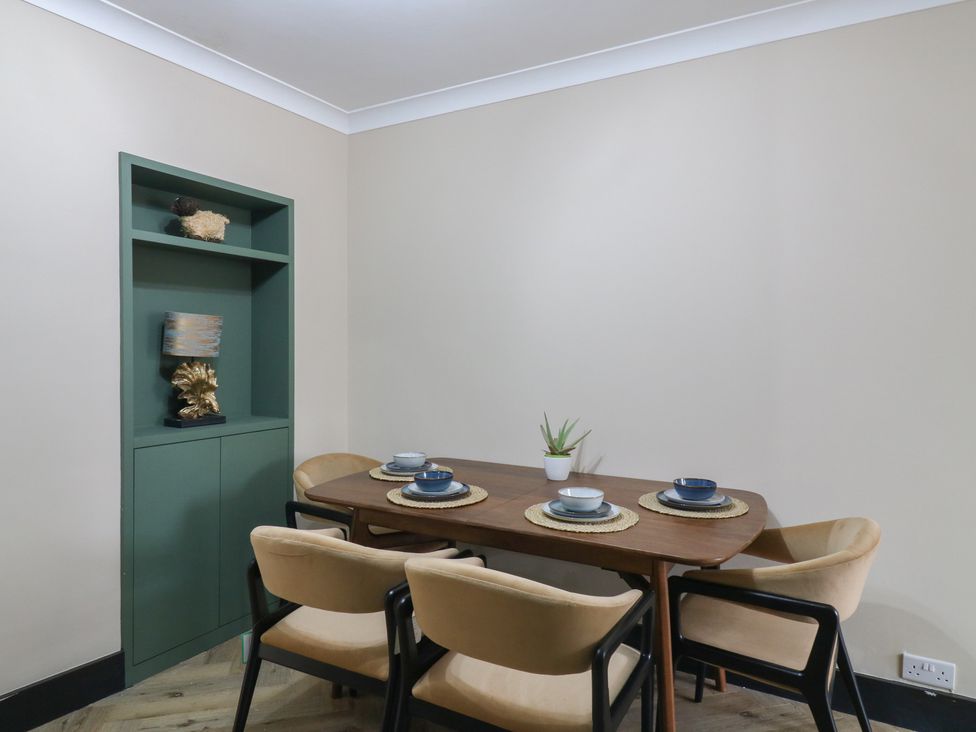 A dining room with a table and chairs at Seibiant in Ramsgate
