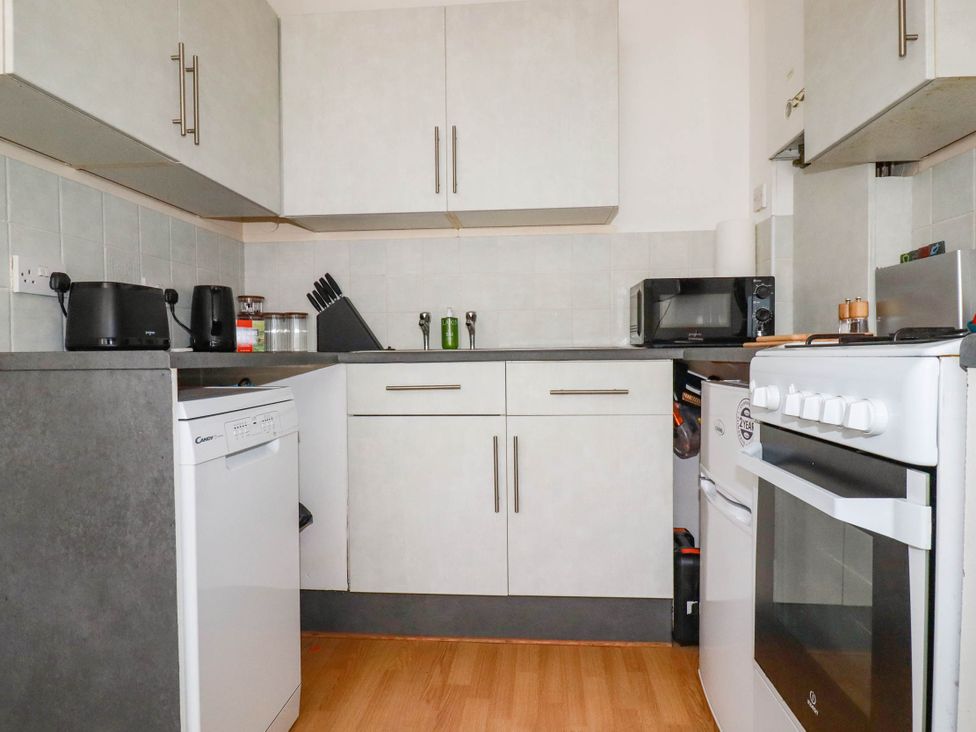 A kitchen with appliances and cabinets at Higher Tower Road 