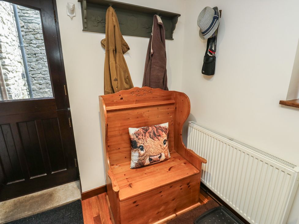 An entryway with a bench and coat hooks at Bradshaw House Hope Valley