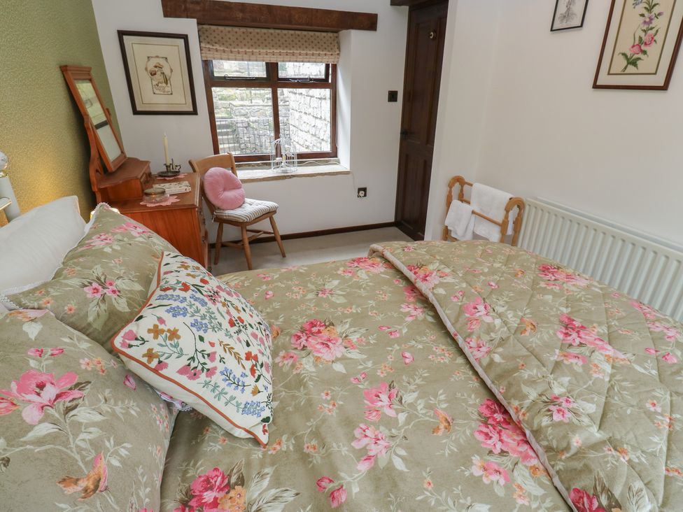 A bedroom with a bed and a window at Bradshaw House in Hope Valley