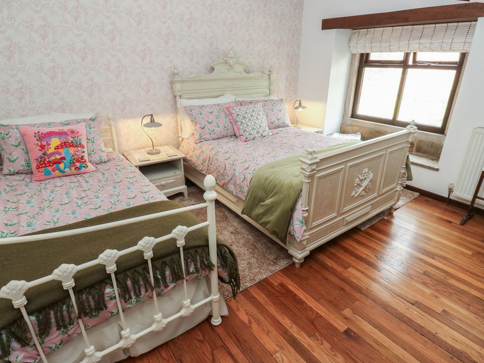 A bedroom with two beds and a window at Bradshaw House in Hope Valley