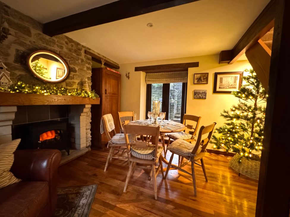 A dining room with a table and chairs at Bradshaw House in Castleton, Peak District
