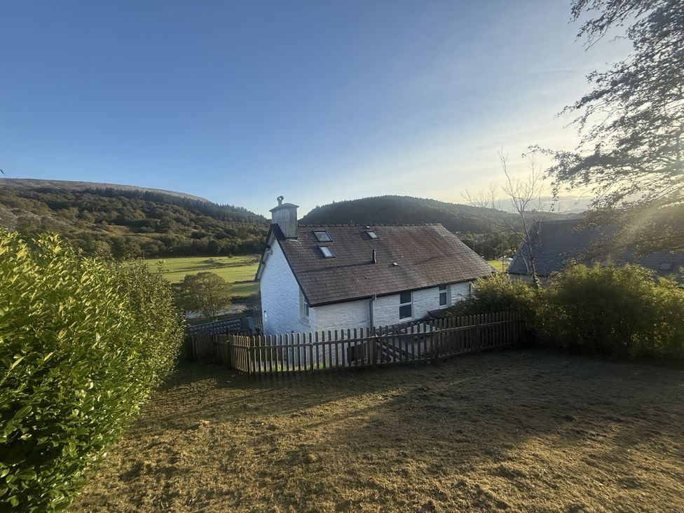 A house with a fence and windows at Haulfryn Dolwyddelan