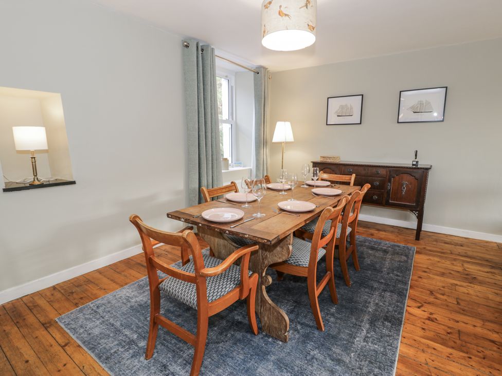 A dining room with a table and chairs at Haulfryn Dolwyddelan