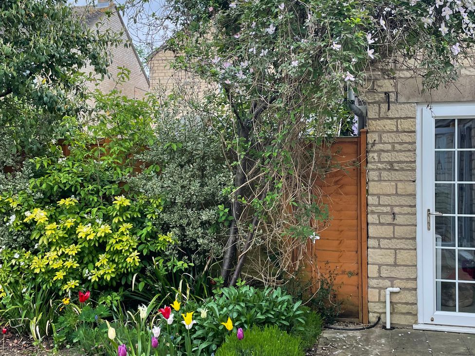 A garden with flowers and a door at Evergreen in Broadway