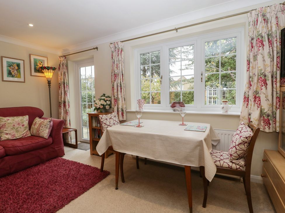 A living room with a sofa and table at Evergreen in Broadway