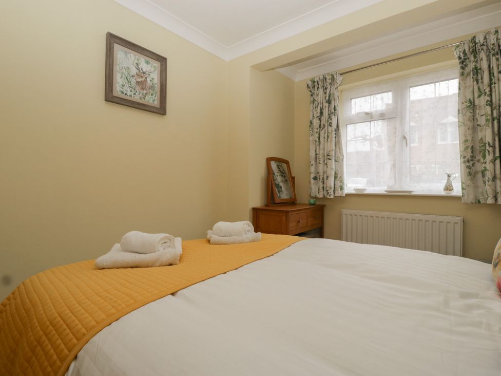 A bedroom with a bed and towels on it at Evergreen in Broadway