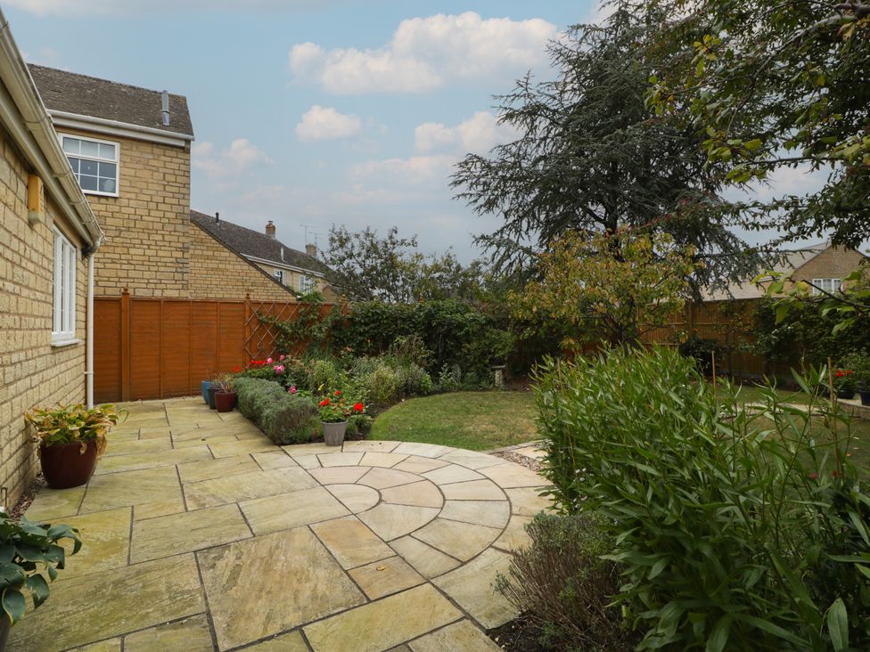 A garden with stone path and plants at Evergreen in Broadway