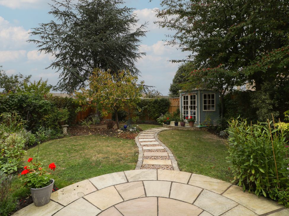 A garden with a pathway and a shed at Evergreen in Broadway