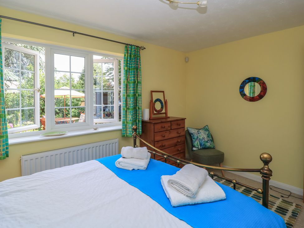 A bedroom with a bed and window at Evergreen in Broadway