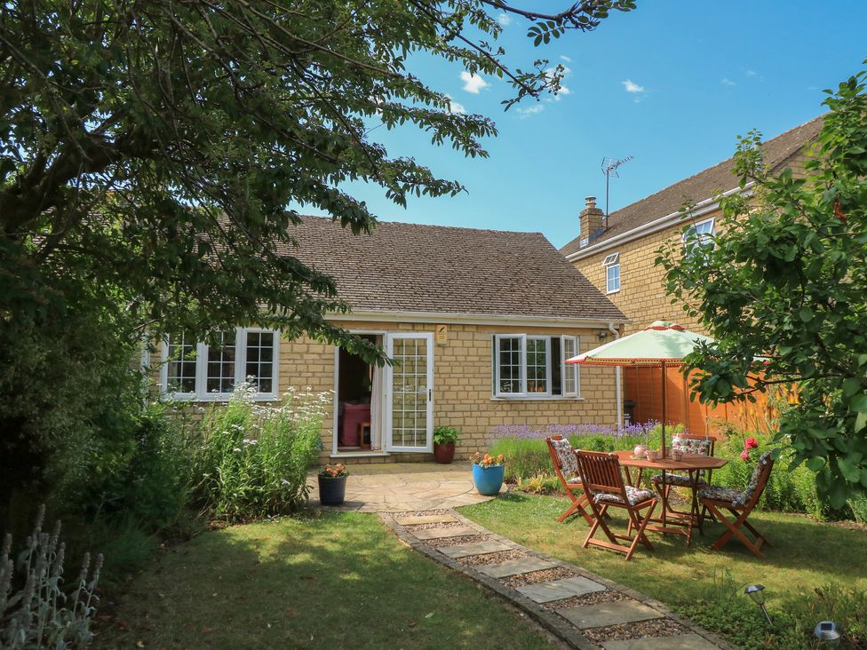 A house with a garden and patio furniture at Evergreen in Broadway
