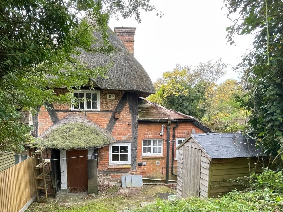 Hop Cottage - Hampshire - 1183344 - thumbnail photo 12