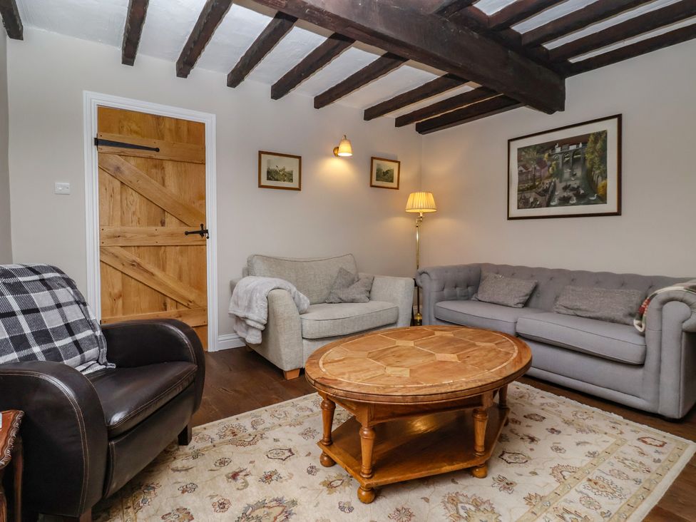 A living room with sofas and a coffee table at Maple Tree Cottage in Knaresborough