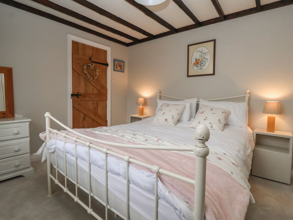 A bedroom with a bed and bedside tables at Maple Tree Cottage Knaresborough