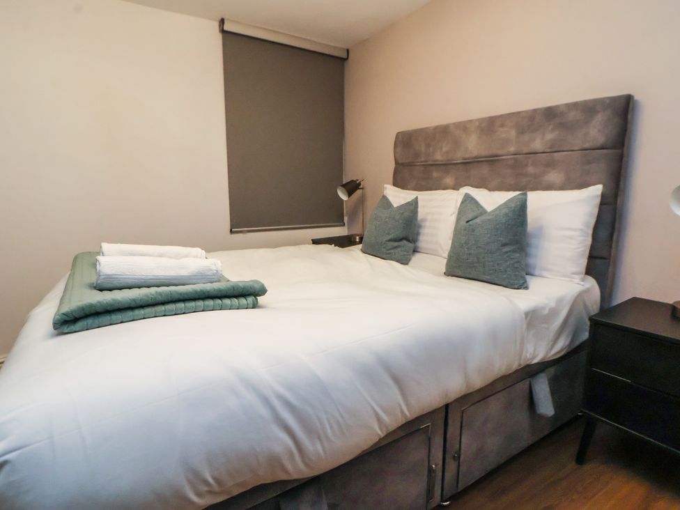 A bedroom with a bed and pillows at Central Vista Retreat in Chester