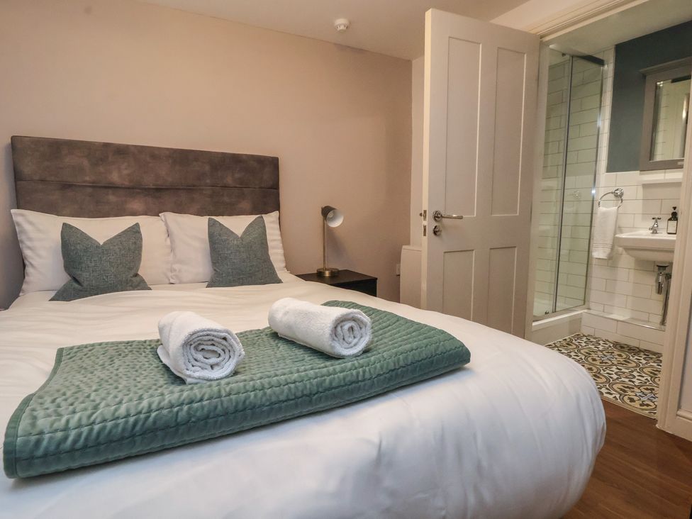 A bedroom with a bed and attached bathroom at Central Vista Retreat in Chester