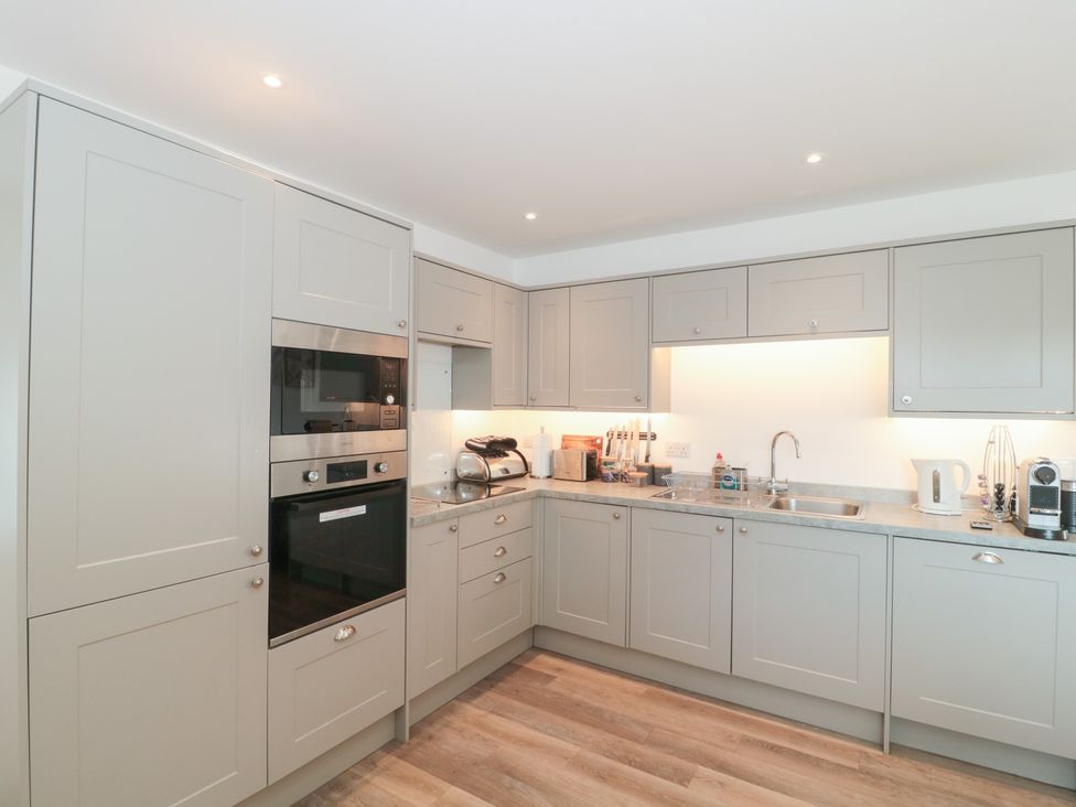 A kitchen with appliances and cabinetry at Wellinghill Cottage at Wellinghill House Charlton Kings