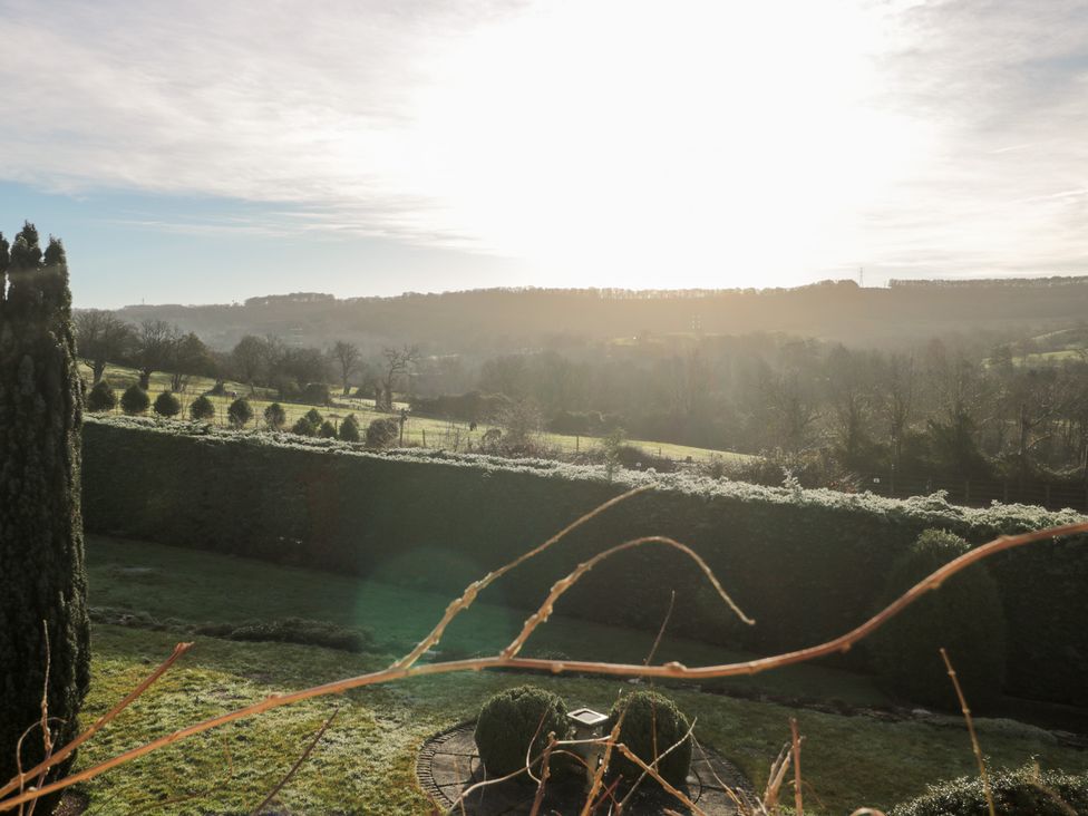 A scenic view with hedges and trees at Wellinghill Cottage at Wellinghill House in Charlton Kings