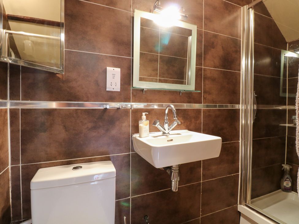 A bathroom with a sink and toilet at The Retreat in Norwich