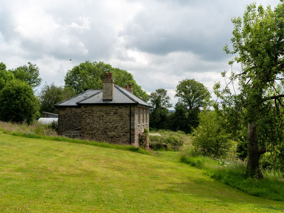 A house with a garden and trees at Treovis Cottage in Callington