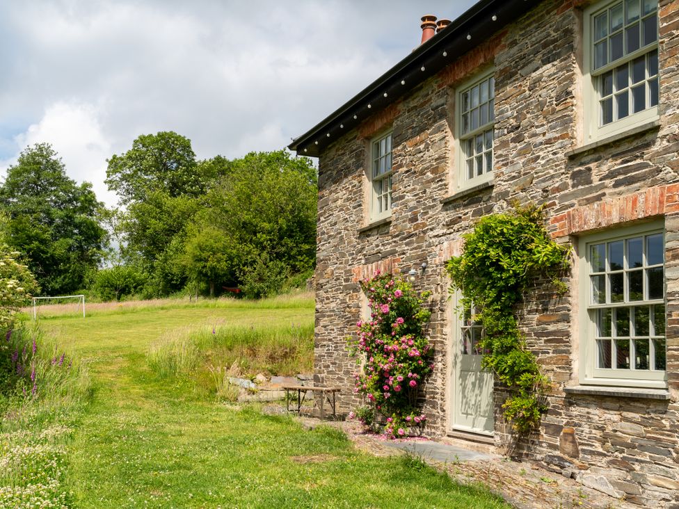 A stone house with garden at Treovis Cottage in Callington
