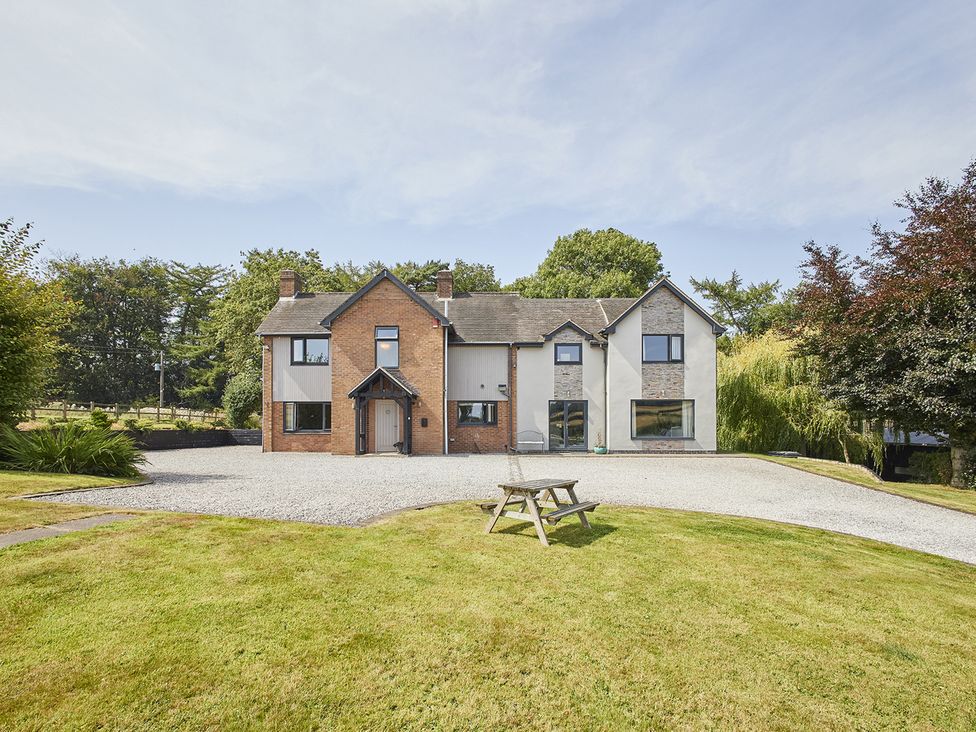 A house with a gravel driveway and front yard at Rook Hall Farm in Butterton near Newcastle-Under-Lyme