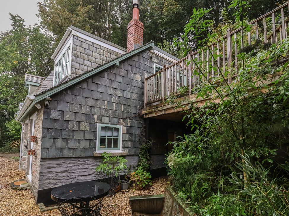 A house with a deck and garden at Rookery Cottage in Lynton