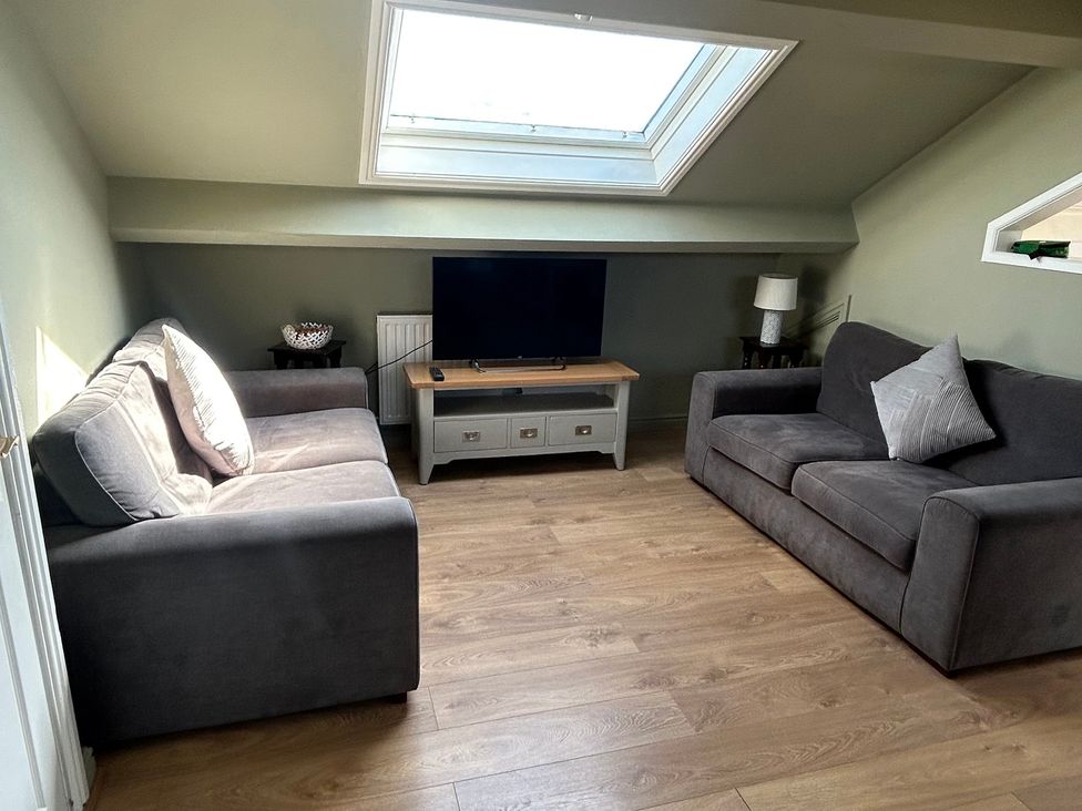 A living room with a TV and two sofas at West Cottage in East Knapton near Rillington