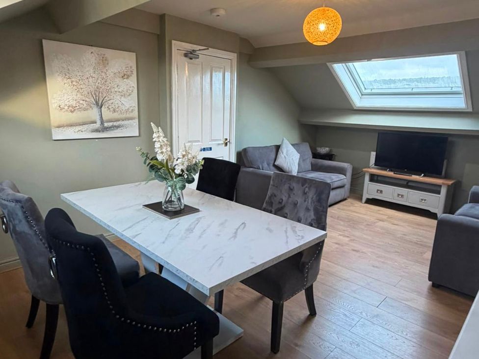 A dining room with a table and chairs at West Cottage in East Knapton near Rillington