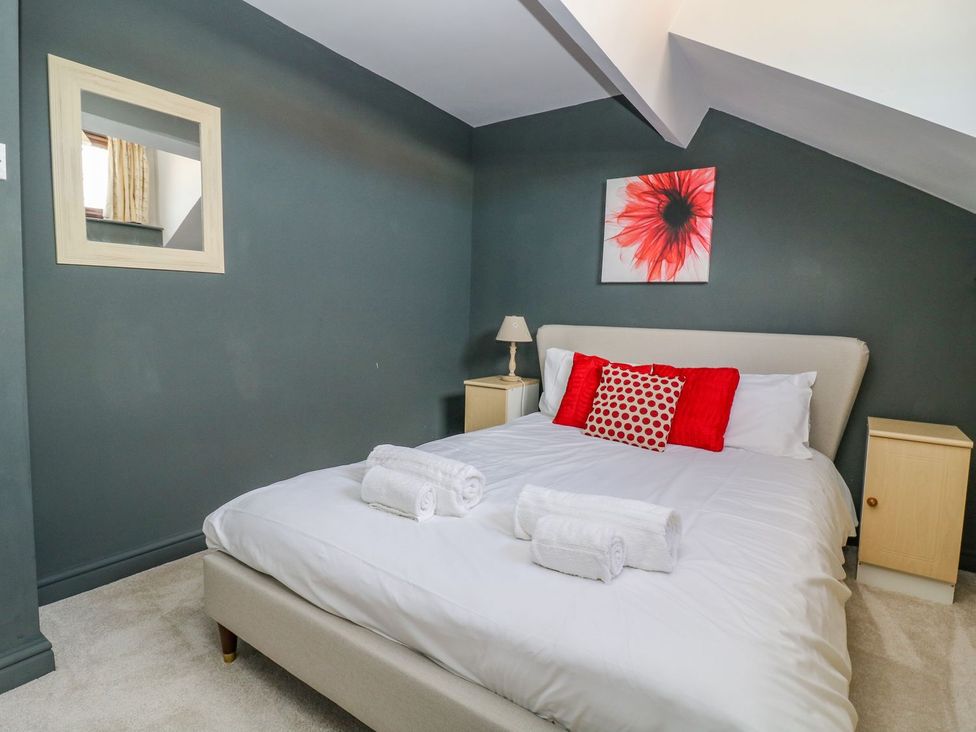 A bedroom with a bed and bedside tables at 3 Marinas side Malton