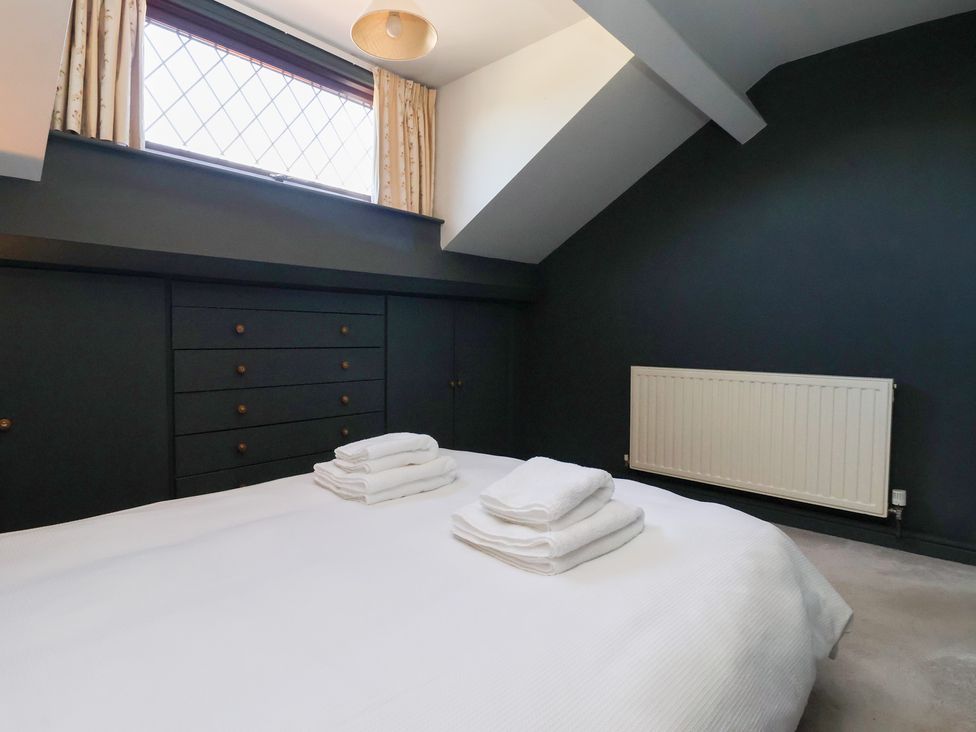 A bedroom with a bed and drawers at West Cottage East Knapton near Rillington