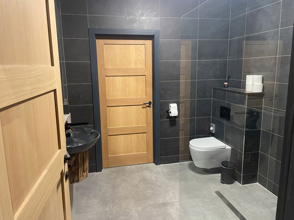 A bathroom with sink and toilet at Spring Meadow Croxdale
