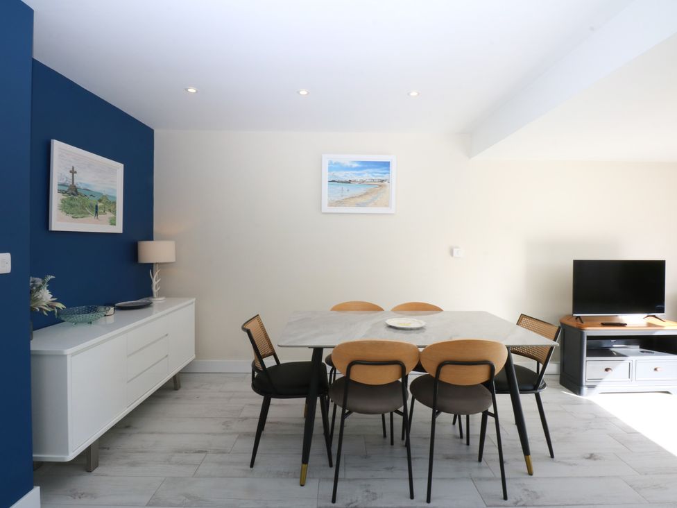 A dining room with a table and chairs at 2 Lon Y Dryw in Trearddur Bay
