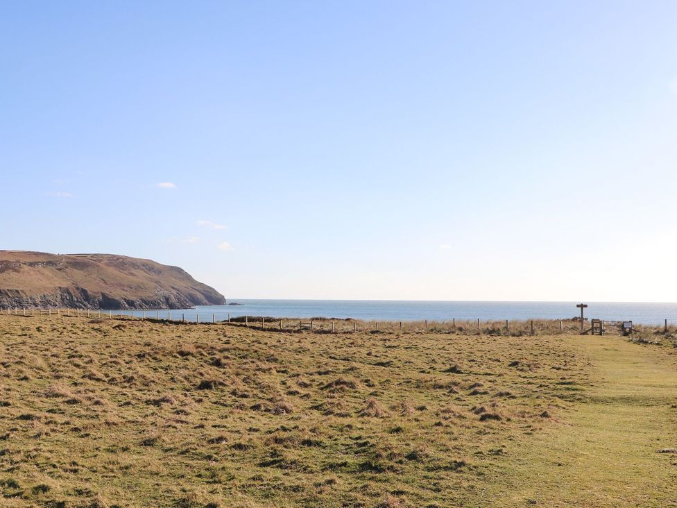 A coastal view with cliffs and ocean at Rhiw - 1 Ty'n Don Abersoch