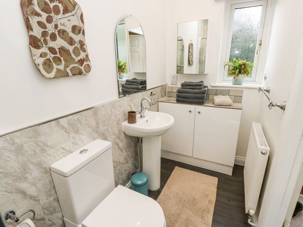 A bathroom with a sink and toilet at The Treetop