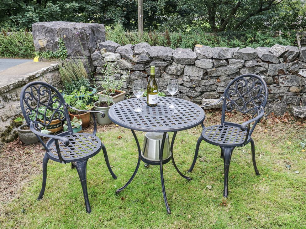 A table and chairs with a wine bottle and glass at The Treetop 