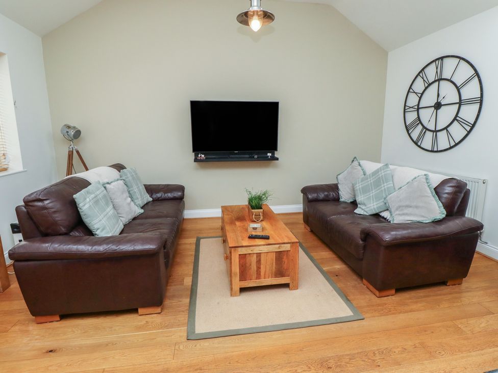 A living room with two sofas and a coffee table at Hideaway Cottage No 1 in Seahouses