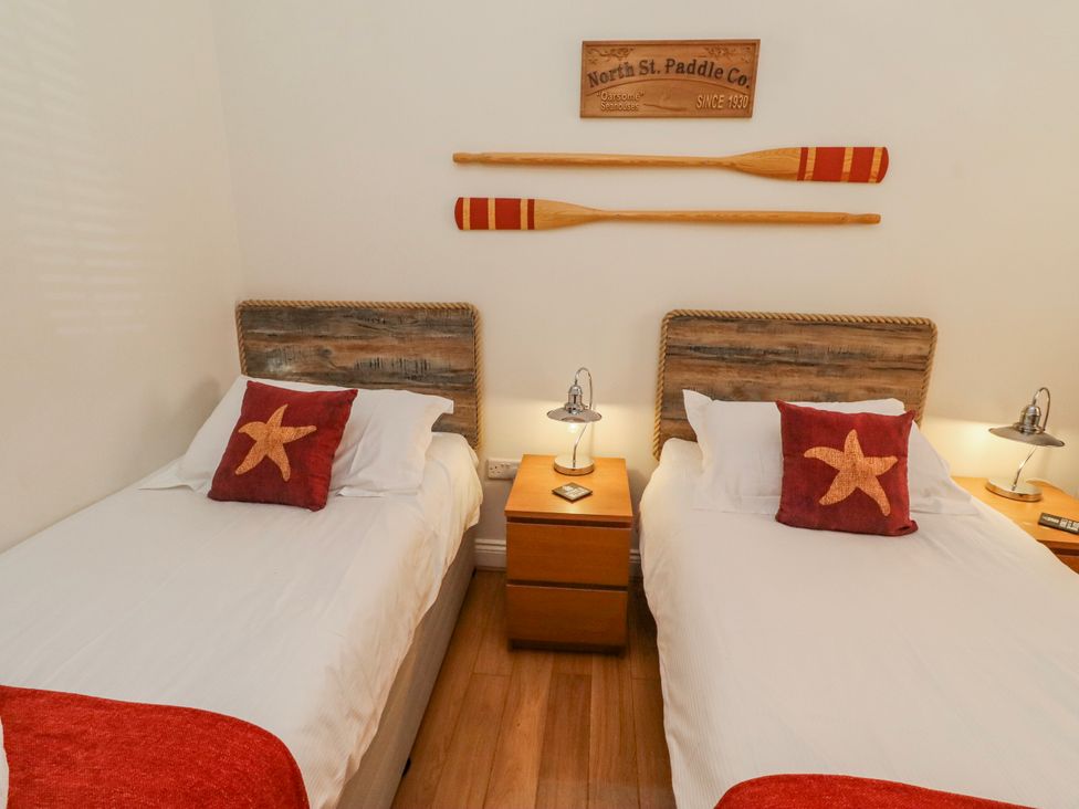 A bedroom with two beds at Hideaway Cottage No 1 Seahouses