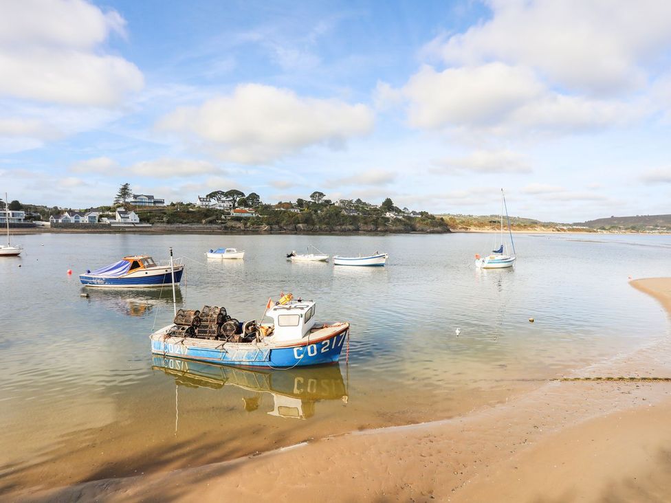 A view of several boats on water at Fadrun - 3 Ty'n Don